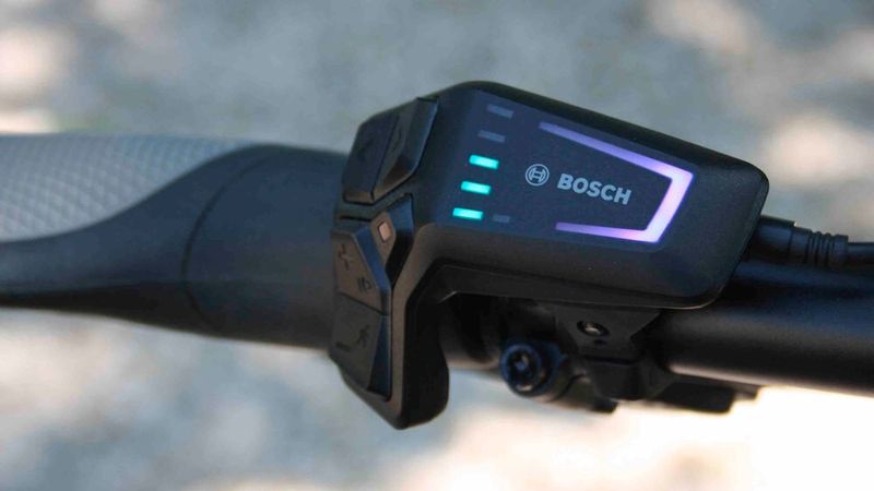 Die Remote informiert mit ihren LED-Leuchten über Ladestand des Akkus und den Unterstützungsmodus. (Bild: sp-x / Mario Hommen)