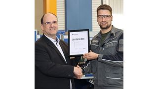 Freuen sich auf die zukünftig noch engere Zusammenarbeit: Christian Gather (links, Vertriebsleiter Europa Richter) und Peter Schreiner (Abteilungsleiter Instandhaltung Infraserv Gendorf Technik ). (Bild: Infraserv Gendorf)