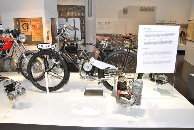Anders als bei Booten wurde der 98er bei Zweirädern richtig populär. So wurden aus Fahrrädern die ersten Leichtkrafträder. (Foto: Dominsky)