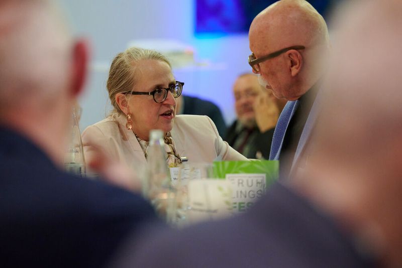 Impressionen vom ELEKTRONIKPRAXIS Frühlingsfest 2023 im Ketterer Kunst mit der Verabschiedung von Johann Wiesböck.  (Bild: © EYE AM CHRIS)