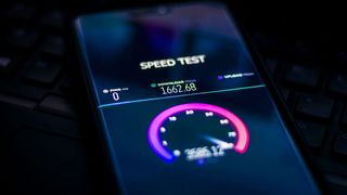 Das Saarland übernimmt ab sofort bis zu drei Viertel der Baukosten eines Glasfaseranschlusses (© asiraj – stock.adobe.com)