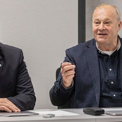 Bundesinnnungsmeister und ZVK-Vorsitzender Detlef Peter Grün (r.) und Jeffrey Kilian als   stellvertretender ZVK-Vorsitzender wurden in ihren Positionen wiedergewählt. (Bild: Meike Böschemeyer)