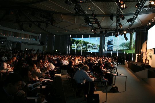 Das Medieninteresse an den Absatzzahlen und Strategien der Daimler AG war groß. (Archiv: Vogel Business Media)