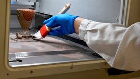 Am Fraunhofer-Institut für Gießerei-, Composite- und Verarbeitungstechnik additiv gefertigte Multimaterial-Brennkammer für Raketen als Demonstratorteil. Ein solcher 3D-Druck per Laserstrahlschmelzen ist mit mehreren Metallen nicht trivial. Es hat aber geklappt. (Bild: Fraunhofer IGCV)