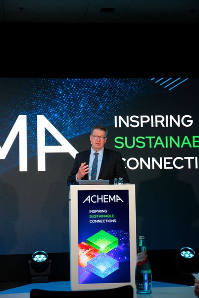 Dr. Klaus Schäfer, Vorsitzender der Dechema: 'Dogmen müssen weg, es muss mit einer höheren Technologie-Expertise und Kompetenz an die Themen ran gegangen werden.' (Bild: Ernhofer / PROCESS)