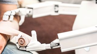 In Deutschland sind Pflegebedürftige gegenüber einer Unterstützung durch Roboter aufgeschlossen. (©M.Dörr & M.Frommherz - stock.adobe.com)