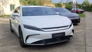 Fahrzeuge neuer Anbieter wie der BYD Han könnten für Flotten die Verfügbarkeit von Elektroautos verbessern. (Bild: Wehner/Vogel Communication Group)