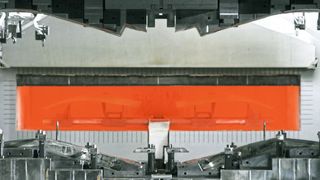 Presshärtewerkzeug aus dem neuen Warmarbeitsstahl Thermodur 2383 Supercool. (Deutsche Edelstahlwerke)