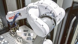 Automatisieren sichert Zukunft für KMU: Roboterwerkzeugmaschinen zum Be- und Entladen erschliessen zusätzliche Kapazität.  (Bild: SFS)