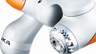 Das geschmeidige, organische Design des Leichtbau-Roboters LBR Iiwa ist dem menschlichen Arm nachempfunden und erinnert an Muskeln. (Bild: Kuka)