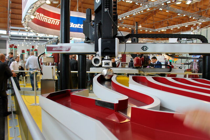 Fakuma 2015 was held from 13 to 17 October, as usual at the Friedrichshafen Exhibition Centre on Lake Constance, and once again lived up to its reputation as a pulsating centre for plastics processing. Exactly 1,780 exhibitors from 38 countries and total of 45,721 expert visitors from 120 countries filled all exhibition halls. (Source: Schulz)