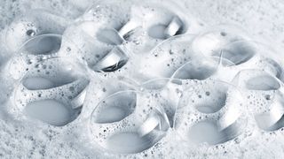 schmierstoffschaum ()