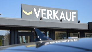 Wie läuft in Ihrem Handelsbetrieb der Verkauf aktuell – wie entwickelte sich der Auftragseingang zur Jahresmitte im Juni? Das möchte »kfz-betrieb« mit einer markenübergreifenden Umfang herausfinden. (Bild: Achter – VCG)