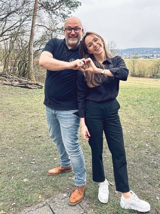 Christoph Vogel von Vogelstein und Sophia Klumb: Die beiden Ausbildungsleitenden beim Workshop in Lautenbach.(Bild:  Daimler Truck AG)
