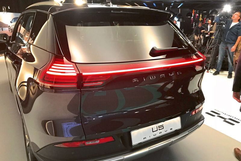 Trotz der Aerodynamik legte Aiways Wert auf ein scharfes, konturiertes Design. (Bild: Grimm/»kfz-betrieb«)