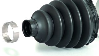 Hoher Verschleiß und Schäden am Antriebssystem haben oft eine ganz simple Ursache: eingerissene oder undichte Dichtungsmanschetten.  (GKN)