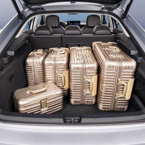 Bei der Limousine wächst der Kofferaum um 20 Liter auf ein Gesamtvolumen von 644 Litern.(Bild:  Skoda)