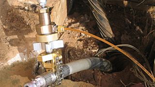 Energieversorger, Stadtwerke und Industrieunternehmen können sich den teuren Austausch von Mittelspannungskabeln sparen, wenn sie die Isolierung auffrischen. (Bild: Novinium)