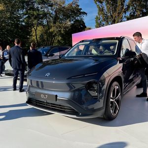 Bereits im Januar kommt der SUV EL 7 auf den Markt. Hier durchbricht Nio seine Klassifikation. Statt einem S für SUV, bekommt das E-Auto ein L für Lifestyle. (Bild:  Dirk Kunde/ Vogel Communications Group)