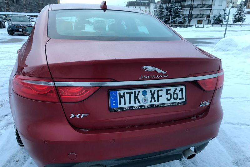 Der Jaguar XF mit Allradantrieb kam aber noch ohne Schneeketten gut klar. (Michel / »kfz-betrieb«)