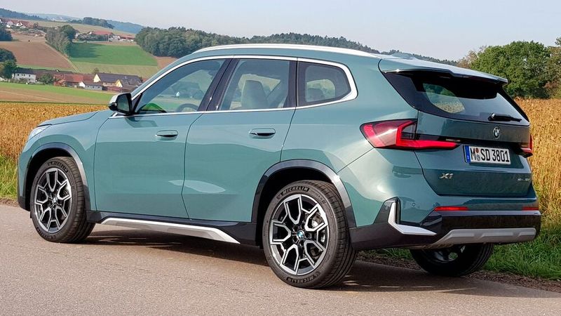 BMW spricht bei der Formgebung von einem „monolithischem Design“. (Bild: Autoren-Union Mobilität / Frank Wald)