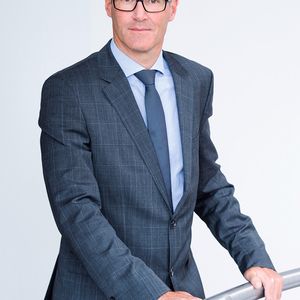 Mit der jetzt fortschreitenden Digitalisierung der Entwicklung und der Produkte selbst ergeben sich natürlich neue Möglichkeiten der Effizienzsteigerung: „Die Konstrukteure rücken näher an die Nutzung eines Produkts heran und können nun nachvollziehen, wie Produkte tatsächlich verwendet werden", erläutert Ellenrieder, Senior Vice President und Geschäftsführer Zentraleuropa bei PTC. „So können Produkte in ihrer Leistungsfähigkeit besser an die tatsächlichen Kundenbedürfnisse angepasst werden.“ (Bild:  PTC)