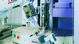 Mahr „Engineered Solutions“ bieten kundenspezifische Messlösungen – im Bild: ein automatisierter Messplatz mit Roboterbeladung. (Mahr GmbH)
