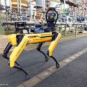 Evonik testet seit Januar einen autonomen mobilen Roboter zur Inspektion einer Versuchsanlage. (Evonik)