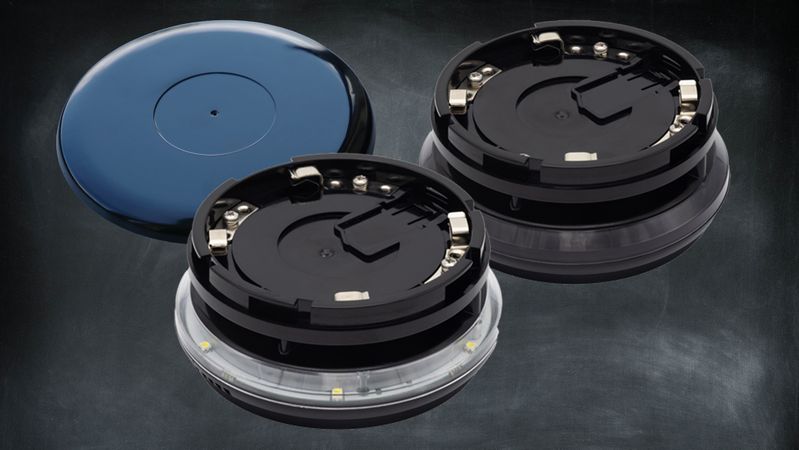 Die neue Generation der Sockelsignalgeber Soteria Slicer ist jetzt auch in schwarz für wahlweise weißes oder rotes Licht verfügbar. (Bild:  Hertek)