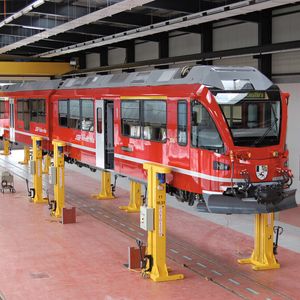 Bild 1: Hebeanlage für Bahnen.