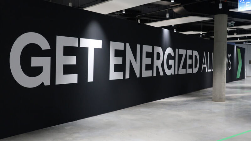 „Get energized“ ist die aktuelle Botschaft von Skoda. Der Enyaq soll nicht das letzte E-Auto der Tschechen bleiben. (Grimm/»kfz-betrieb«)