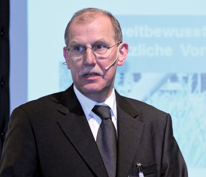 „Bereits  heute stellt eine Stahlkarosserie einen Multimaterialmix dar. Deshalb muss die Verbindungstechnik reagieren“, so Dr. Klaus Koglin von Audi. (Bild: Michel)