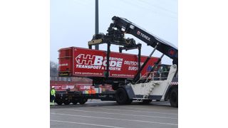 Der „alte Schwede“ ist ein Kombi-Shuttle für Konsumgüter und Lebensmittel von Lübeck nach Dänemark und weiter nach Schweden. (Bild: Bode)