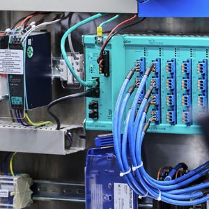I vantaggi di Ethernet-APL non si limitano alla comunicazione: un’infrastruttura semplificata può anche accelerare le fasi di progettazione e messa in servizio.(Bild:  Pepperl+Fuchs)
