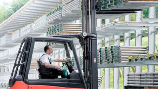 Die Linde-Frontstapler E20 bis E30 erschließen ein großes Betätigungsfeld für die Lithium-Ionen-Batterietechnologie. (Linde-MH)