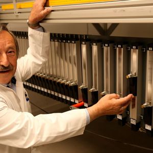 Norbert Vogt, Laborleiter bei der Forschungsgruppe Industrieanthropologie der Christian-Albrechts-Universität in Kiel: „Die Sensoren haben ein sehr geringes Losbrechmoment beim Start der Messung. Sie reagieren damit sehr feinfühlig auf kleinste Veränderungen“. (Bild:  Forschungsgruppe Industrieanthropologie, Christian-Albrechts-Universität in Kiel)