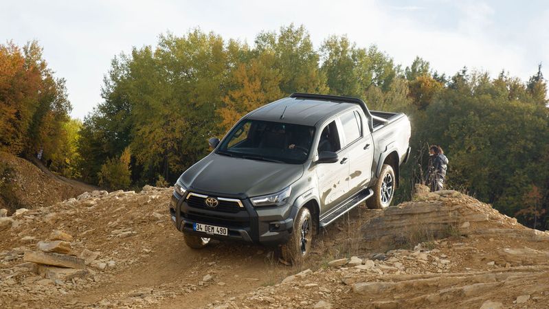 Der Toyota Hilux hat längst den Sprung in die Neuzeit geschafft.(Bild:  Toyota)