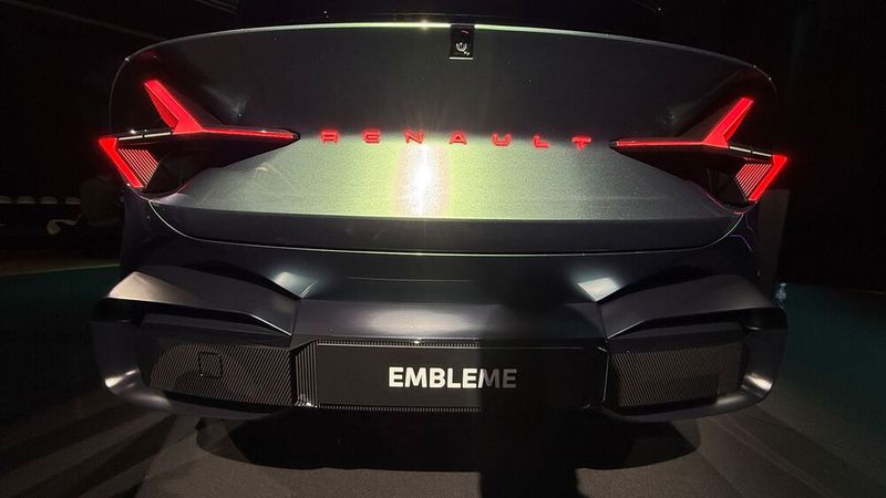 Zukunftsmusik: der Renault Emblème (Bild: Daniel Killy/SP-X)