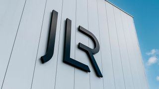 Der britische Hersteller Jaguar Land Rover (JLR) ist auch mehrere Wochen nach einer Cyberattacke noch immer nicht voll arbeitsfähig. (Bild: Jaguar Land Rover)