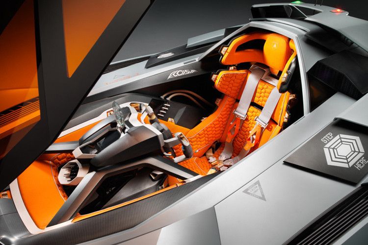 Die Fahrerkabine ist nach Angaben von Lamborghini an das Cockpit des US-Kampfhubschraubers Apache angelehnt. (Foto: Lamborghini)