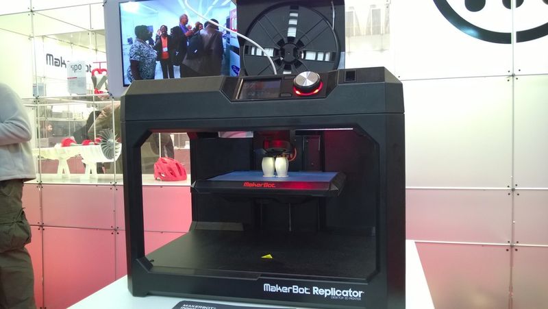 Maker Bot zeigt die 5. Generation seines 3D-Druckers Replicator als 3D Ecosystem. (Bild: D.Quitter, konstruktionspraxis)