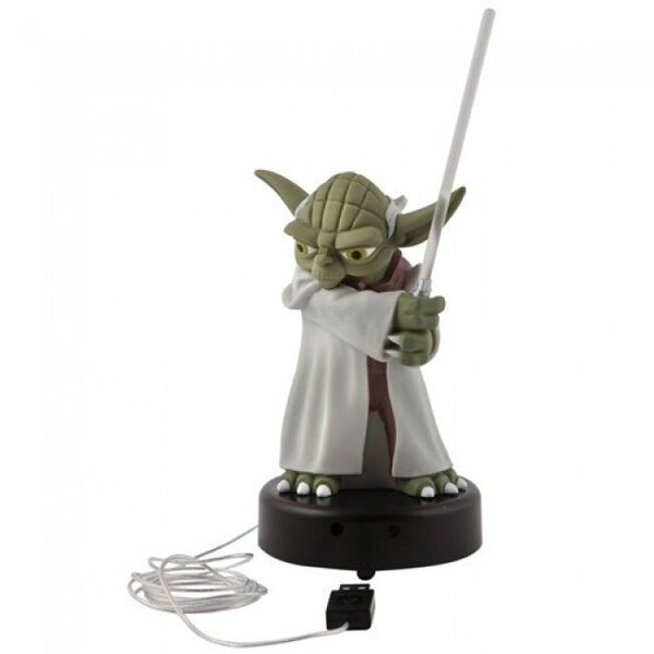 Der perfekte Wächter für Ihren Schreibtisch: Sobald Yoda eine Bewegung registriert, leuchtet das Lichtschwert auf und Yoda macht sich mit einem seiner legendären Sprüche bemerkbar. Der Anschluss ist über USB möglich, den Yoda-Tischwächter gibt es für 35,54 Euro plus Versand bei hammerstark.com. (Hammerstark.com)