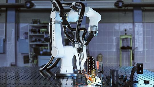 Neura Lara: Mit einem Cobot fing alles an. Noch immer sind die beliebten Roboterarme Teil des Neura-Portfolios.(Bild:  Neura Robotics)