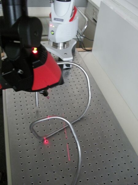 Bild 6: Der Laserscanner scannt ein freiformgebogenes Rohr. (Tezet Technik)