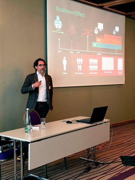 Bernd Bilek erläutert, wie Bedrohungen von Accountübernahmen mit automatisierten Technologien erfolgreich eingedämmt werden können. (Bild: Vogel IT-Akademie)