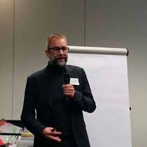 Johannes Kalhoff, Phoenix Contact, referierte über die Forschungsagenda als Wegbereiter für Produkt- und Geschäftsinnovationen.(Bild:  Sariana Kunze/elektrotechnik)