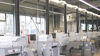 Die Gruppenabsaugung von Büchel filtert mit einem zweistufigen Elektrofilter sowohl Öl als auch Kühlschmierstoff aus der Luft heraus. (Bild: Büchel)