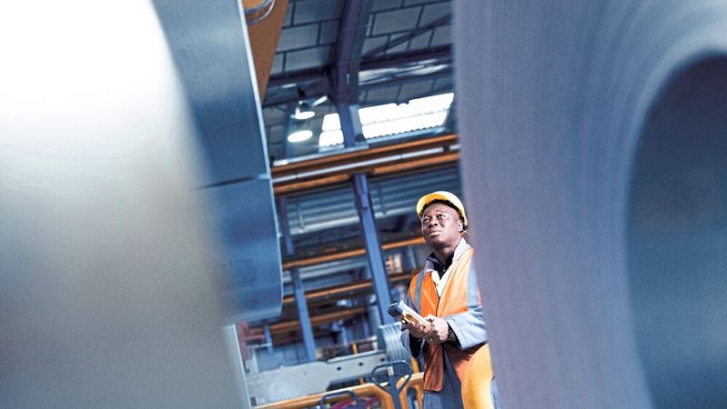 Genau zu wissen, wie groß der CO2e-Fußabdruck eines Produktes entlang der gesamten Lieferkette ist, gehört zu den großen Herausforderungen von Unternehmen, wenn es um die Senkung von Emissionen geht – mit dem Product Carbon Footprint-Rechner kein Problem mehr. Genau zu wissen, wie groß der CO2e-Fußabdruck eines Produktes entlang der gesamten Lieferkette ist, gehört zu den großen Herausforderungen von Unternehmen, wenn es um die Senkung von Emissionen geht – mit dem Product Carbon Footprint-Rechner kein Problem mehr.