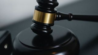 Die DSGVO ist auch bei der Datenverarbeitung durch KI zuständig. Unternehmen könnten das umgehen, indem sie die Daten anonymisieren. (Bild: gemeinfrei // Unsplash)