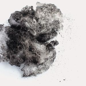 Ablagerung des Dämmstoffs aus Schalldämpfern mit Absorptionsmaterial(Bild:  Aerzen)